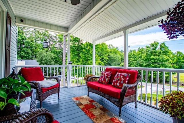 deck with ceiling fan