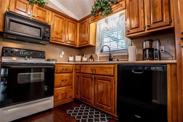 kitchen featuring vaulted ceiling, black appliances, dark hardwood / wood-style flooring, sink, and ornamental molding