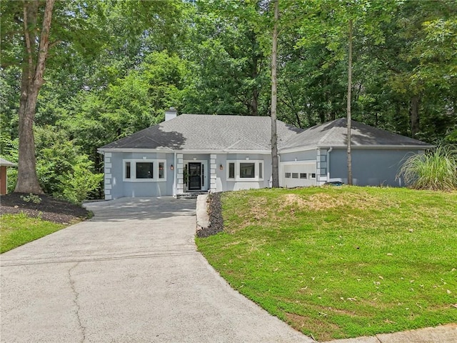 ranch-style house featuring a front yard