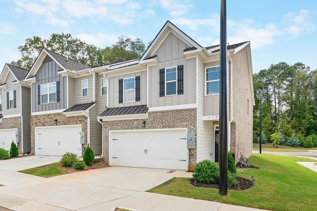 view of front of home featuring a front yard and a garage