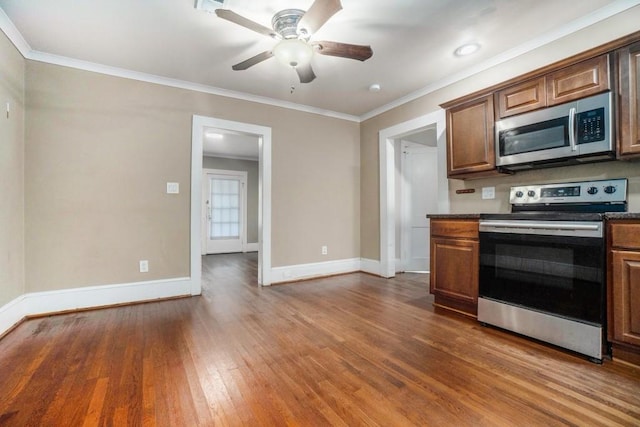 724 Bellemeade Ave NW, Atlanta, GA 30318 - kitchen with appliances with stainless steel finishes, hardwood / wood-style floors, ceiling fan, dark countertops, and crown molding