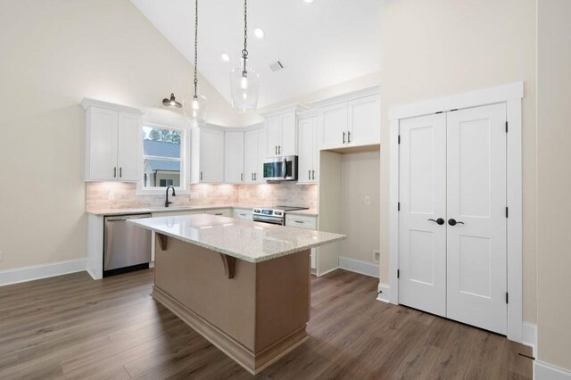 160 Doris Path, Dallas, GA 30157 - kitchen featuring appliances with stainless steel finishes, a sink, white cabinets, tasteful backsplash, and high vaulted ceiling