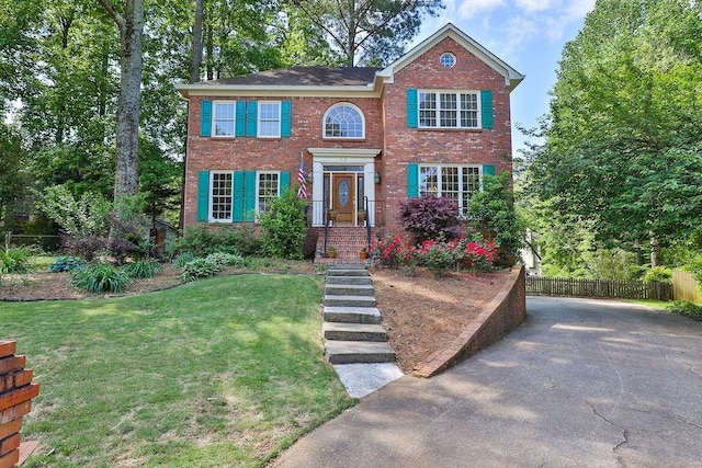 view of front facade with a front lawn