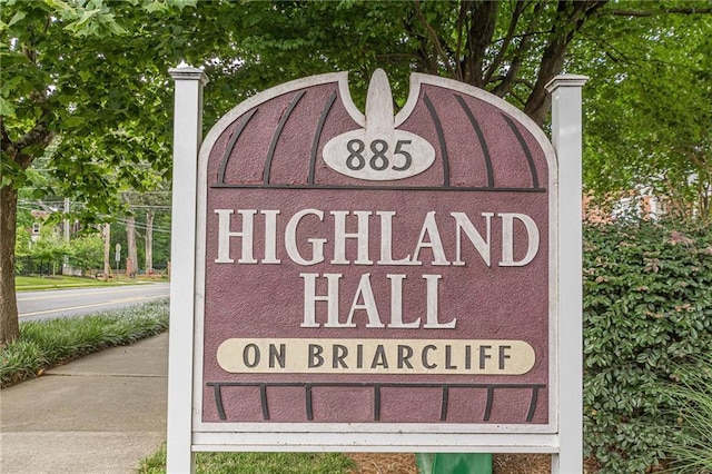 view of community / neighborhood sign