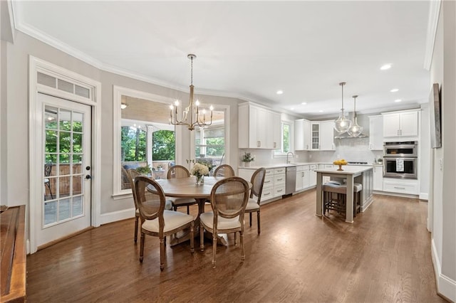 4750 Freeport Bay NE, Roswell, GA 30075 - dining room featuring ornamental molding, wood finished floors, a chandelier, and recessed lighting