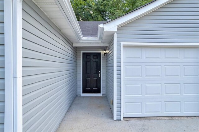 property entrance featuring a garage