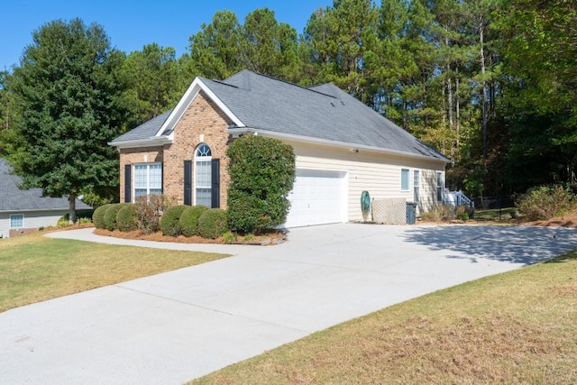 view of front of property featuring a front lawn and a garage