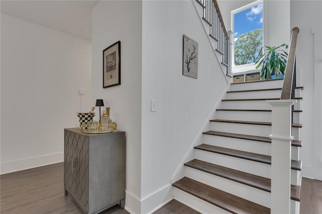 147 Wolf Creek Cv, Lagrange, GA 30240 - stairs featuring wood finished floors and baseboards
