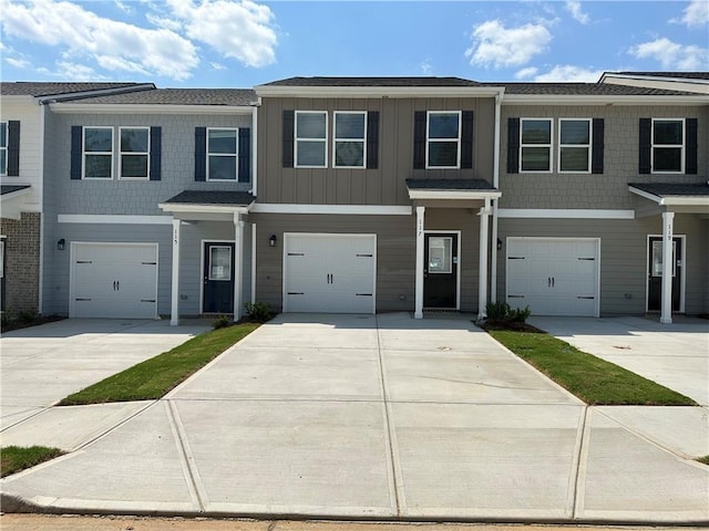 view of front facade featuring a garage