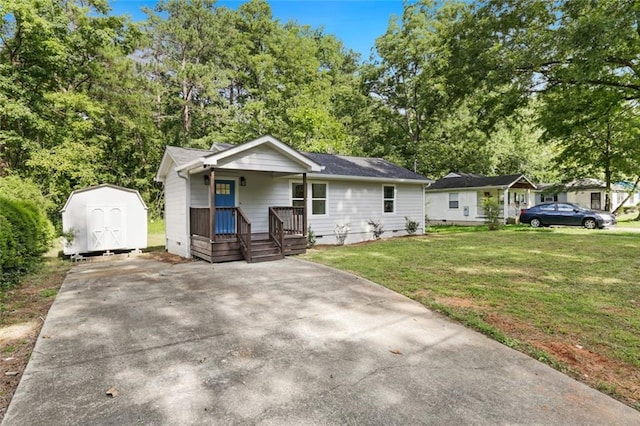 view of front of property with covered porch, a shed, and a front lawn