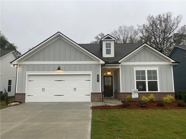 view of front facade with a garage and a front yard