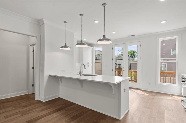 kitchen with crown molding, stainless steel appliances, dark wood finished floors, visible vents, and recessed lighting