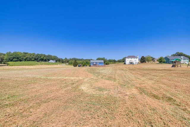 view of yard featuring a rural view