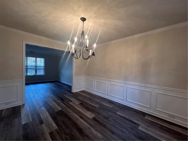 unfurnished dining area with an inviting chandelier, dark hardwood / wood-style flooring, a textured ceiling, and crown molding