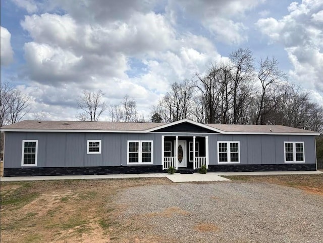 view of front facade with a shingled roof