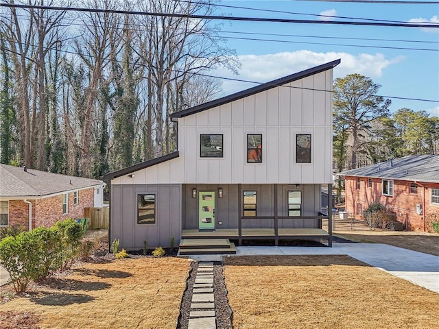 view of front of home featuring a front yard and a porch