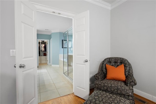 living area featuring wood-type flooring and crown molding