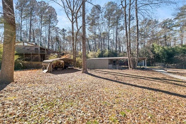 view of yard with an outdoor structure