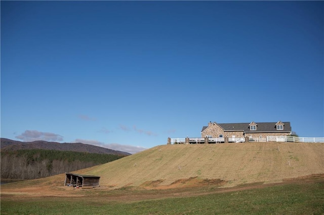 view of yard featuring a mountain view and a rural view