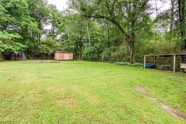view of yard with a shed and an outdoor structure