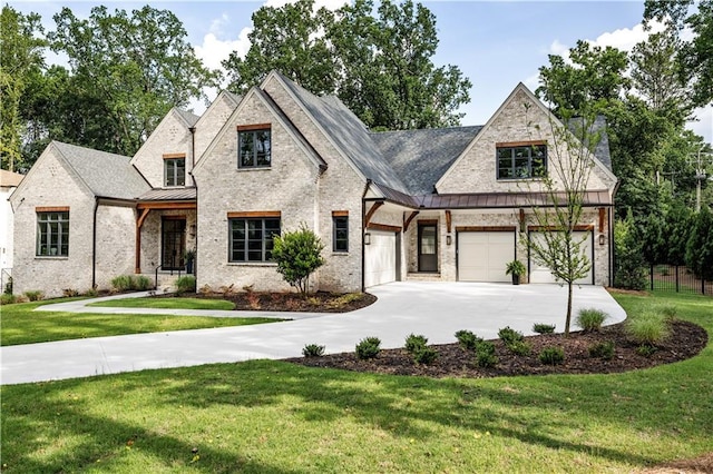 view of front facade with a garage and a front yard