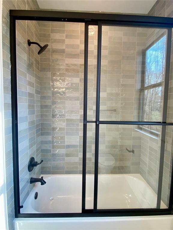 9224 Waldrip Rd, Gainesville, GA 30506 - full bath featuring combined bath / shower with glass door