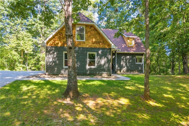 view of front of house with a front lawn