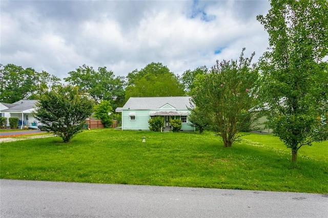 600 Forrest Rd, Fort Oglethorpe, GA 30742 - view of front of house featuring a front lawn