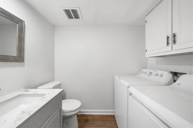 laundry room with sink and independent washer and dryer