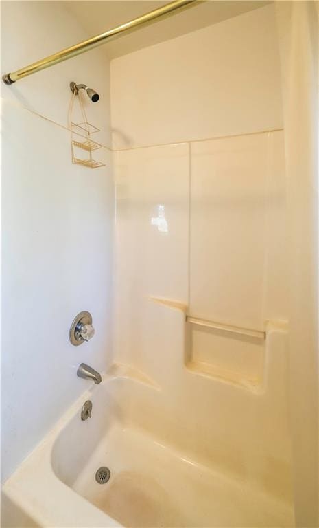 full bath with bathtub / shower combination