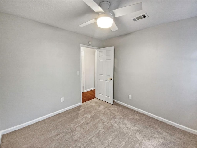 unfurnished room featuring ceiling fan and light colored carpet