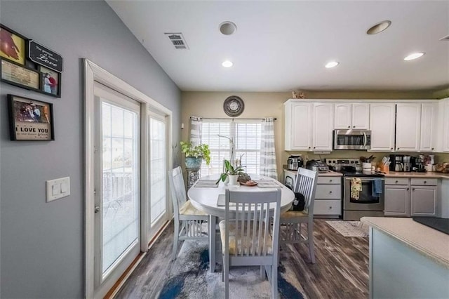 7835 Keepsake Ln, Flowery Branch, GA 30542 - kitchen with appliances with stainless steel finishes, dark wood-style floors, white cabinetry, recessed lighting, and light countertops