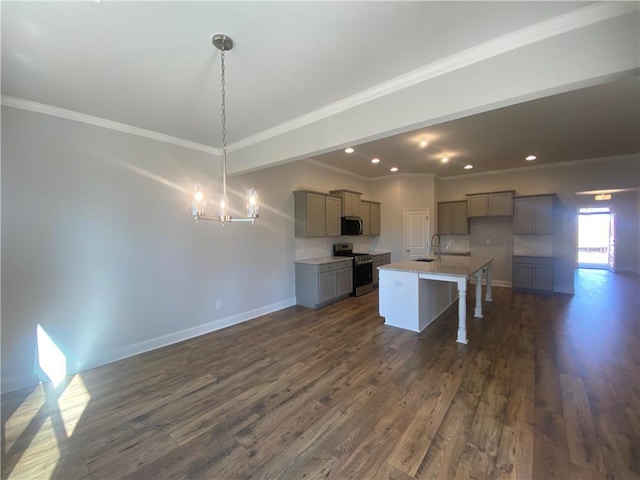 kitchen with sink, gray cabinetry, a center island with sink, appliances with stainless steel finishes, and pendant lighting