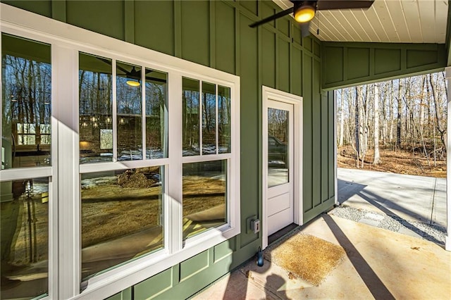 exterior space featuring lofted ceiling and a ceiling fan