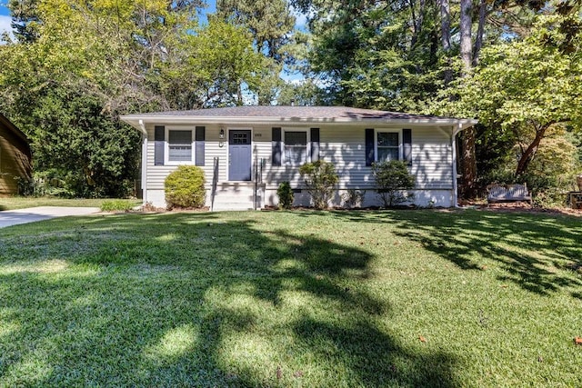 single story home featuring a front lawn