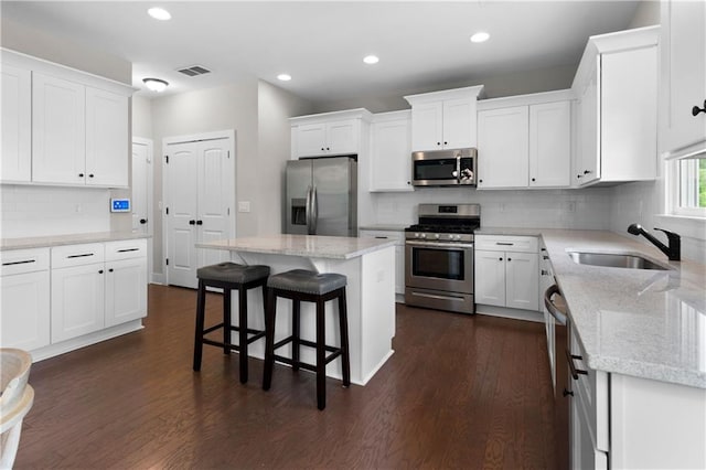 35 Bridgestone Way SE, Cartersville, GA 30120 - kitchen with stainless steel appliances, a sink, dark wood finished floors, decorative backsplash, and recessed lighting
