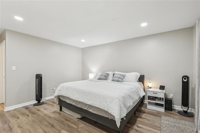 bedroom featuring recessed lighting, baseboards, and light wood-style flooring
