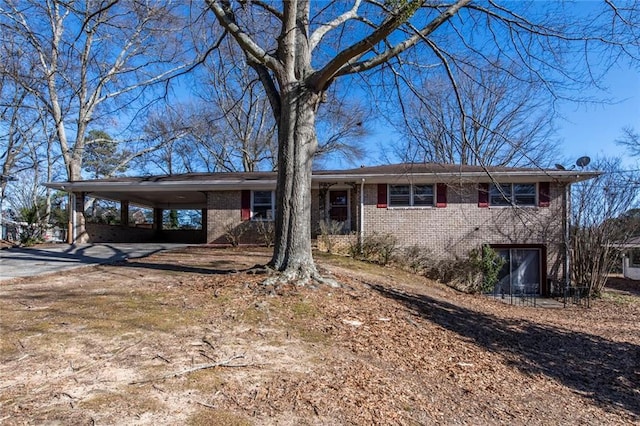 view of front facade with a carport