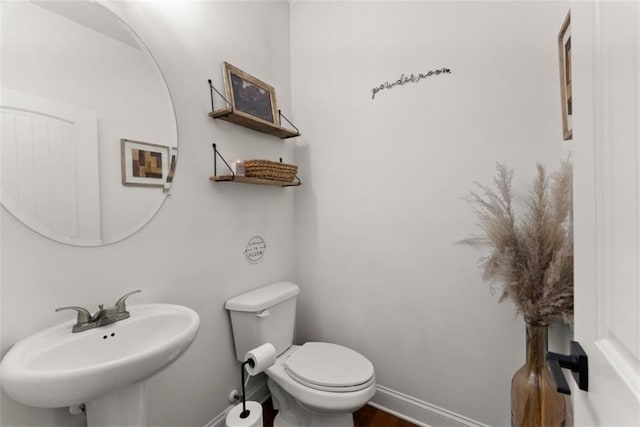 bathroom featuring sink and toilet