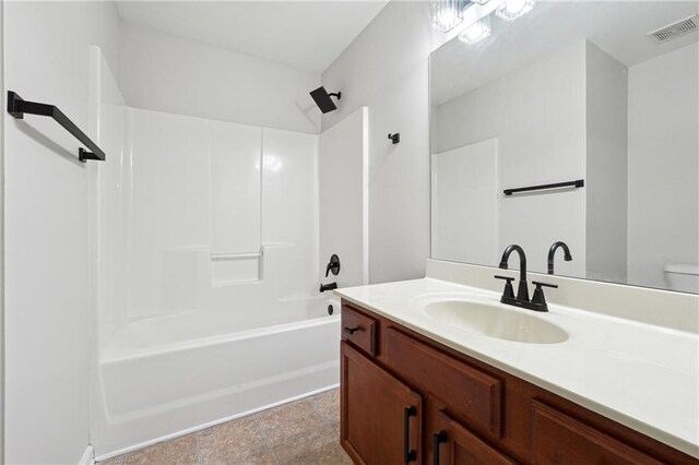 empty room with ceiling fan, plenty of natural light, and light carpet