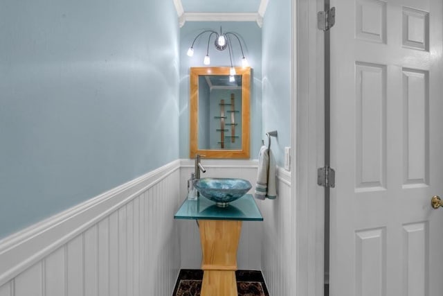 481 Patillo Rd, Stockbridge, GA 30281 - hallway with a sink, crown molding, and a decorative wall