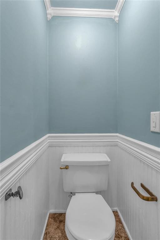 481 Patillo Rd, Stockbridge, GA 30281 - bathroom with wainscoting and toilet