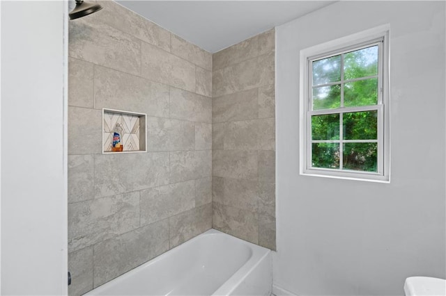 full bathroom featuring baseboards and toilet