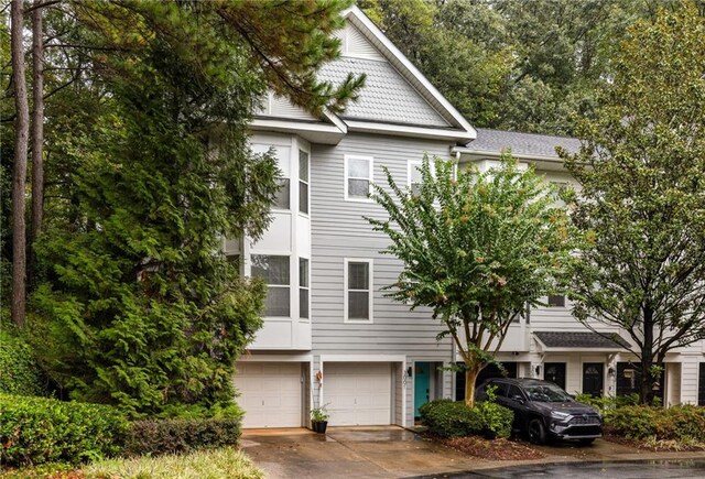 view of front facade with a garage