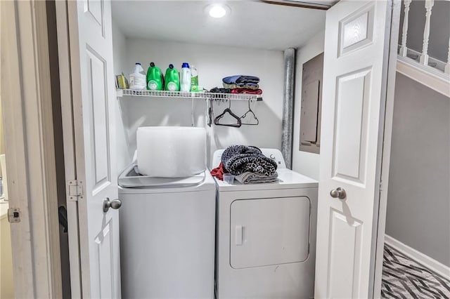 washroom with laundry area, baseboards, and washer and clothes dryer