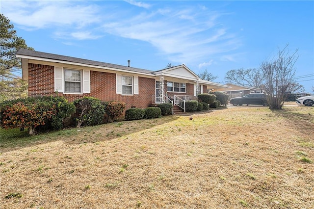 single story home with a front yard