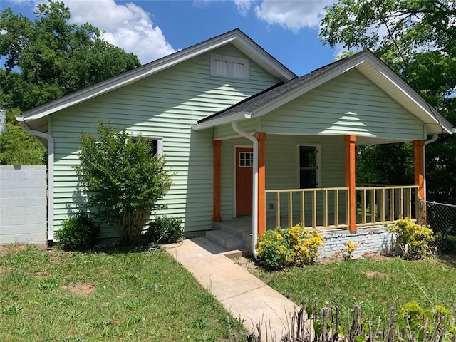 747 Harrold St, Macon, GA 31201 - bungalow-style house featuring a porch