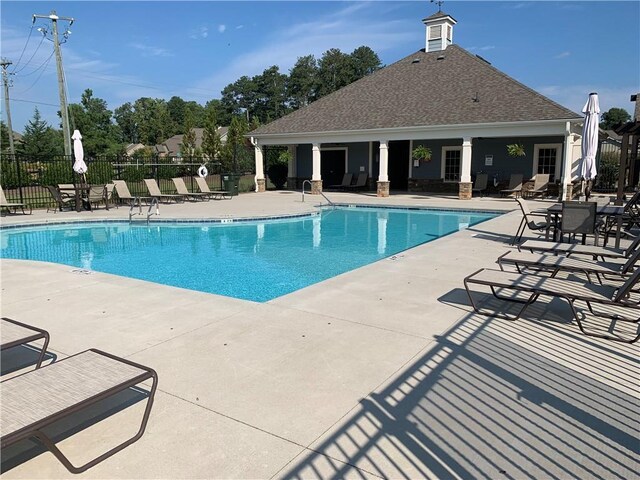 3735 Westhaven Dr, Cumming, GA 30040 - community pool with a patio
