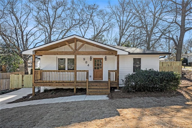 view of front facade with covered porch