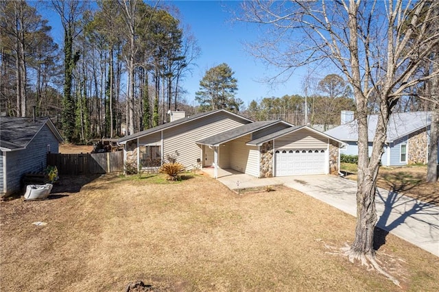 ranch-style home featuring a front lawn and a garage